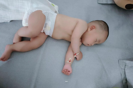 汝州宝宝夏天要穿袜子吗